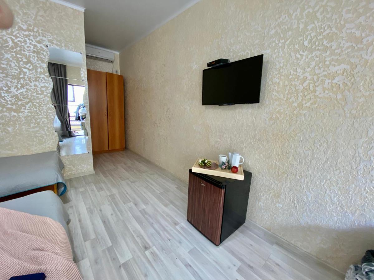Мини-Отель Дарья В Пицунде Pitsunda Exterior foto